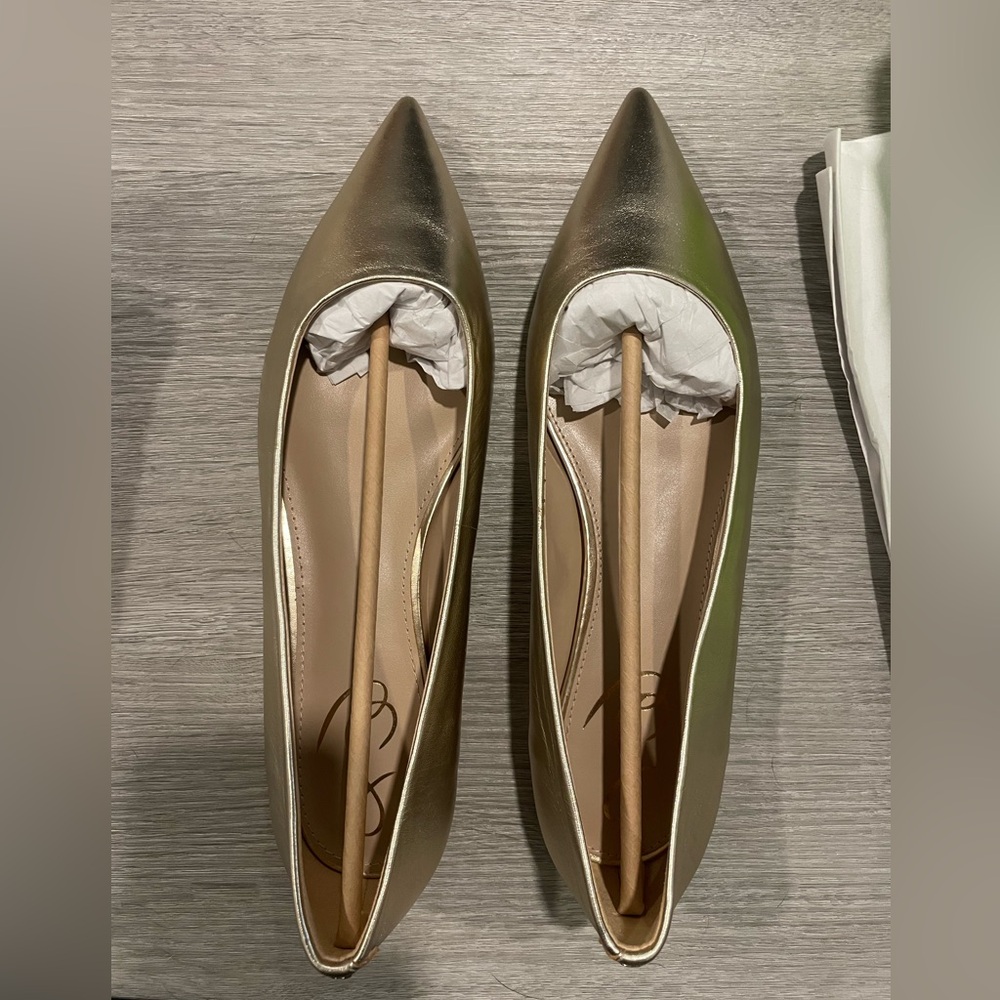 Brand new Sam Edelman Wanda gold flats